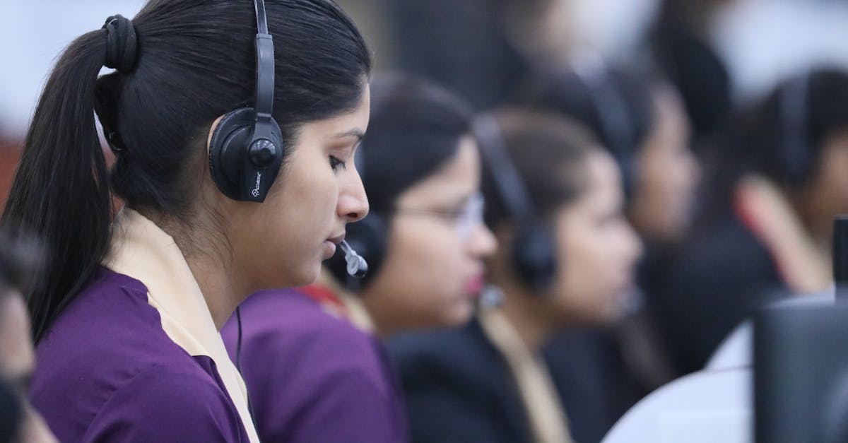 深度ip实名账号：QQ聊天 VS 短信聊天，你更喜欢哪个？